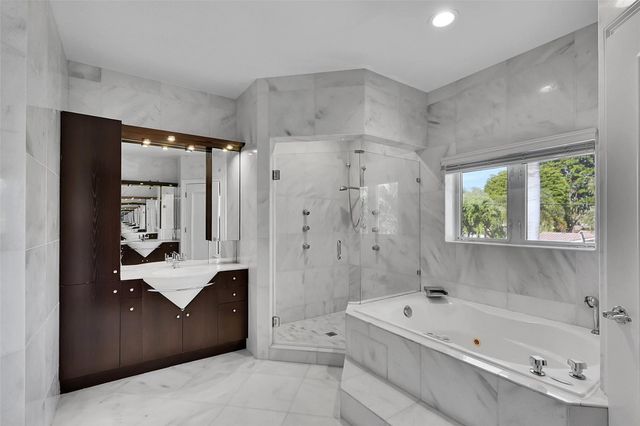 35 Fort Royal Island, Fort Lauderdale, FL 33308