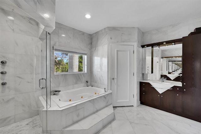 35 Fort Royal Island, Fort Lauderdale, FL 33308