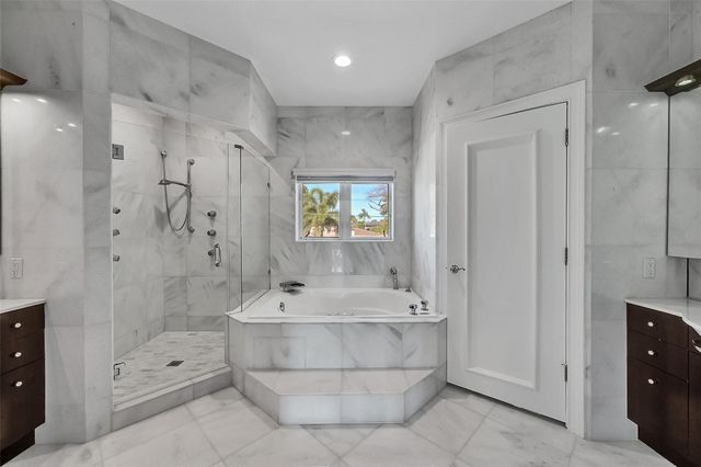 35 Fort Royal Island, Fort Lauderdale, FL 33308