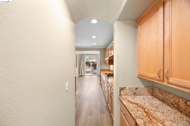 738 Solitude Dr, Oakley, CA 94561