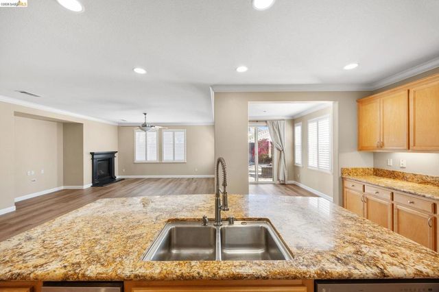 738 Solitude Dr, Oakley, CA 94561