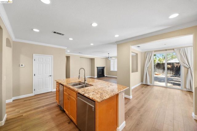 738 Solitude Dr, Oakley, CA 94561