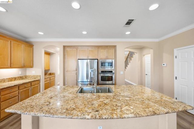 738 Solitude Dr, Oakley, CA 94561