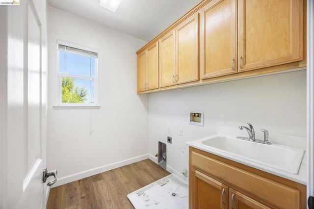 738 Solitude Dr, Oakley, CA 94561