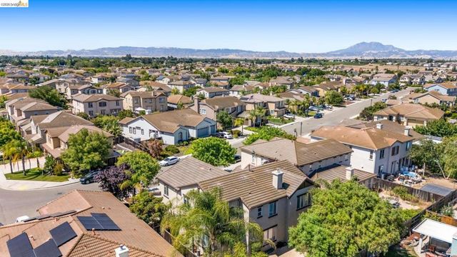 738 Solitude Dr, Oakley, CA 94561