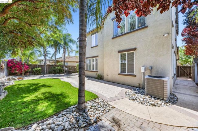 738 Solitude Dr, Oakley, CA 94561