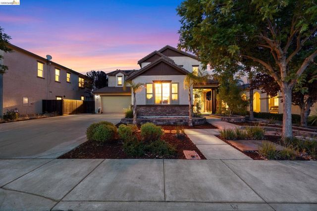 738 Solitude Dr, Oakley, CA 94561