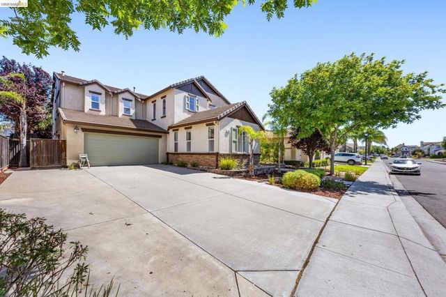 738 Solitude Dr, Oakley, CA 94561
