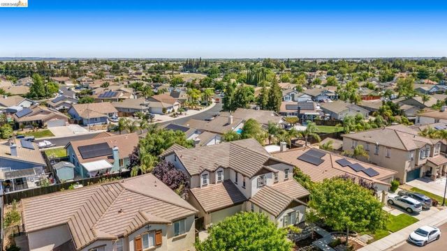 738 Solitude Dr, Oakley, CA 94561