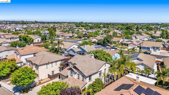 738 Solitude Dr, Oakley, CA 94561