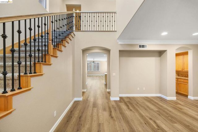 738 Solitude Dr, Oakley, CA 94561