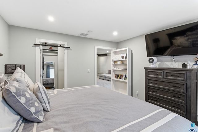 2913 S Ridgeview Way Way, Sioux Falls, SD 57105