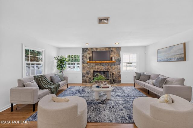 26 Inglewood Lane, Matawan, NJ 07747