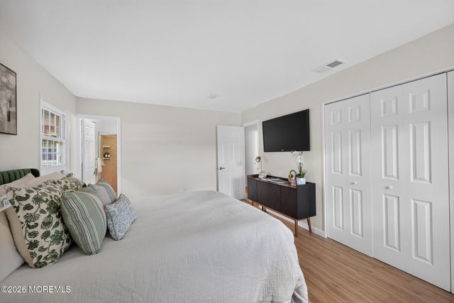 26 Inglewood Lane, Matawan, NJ 07747