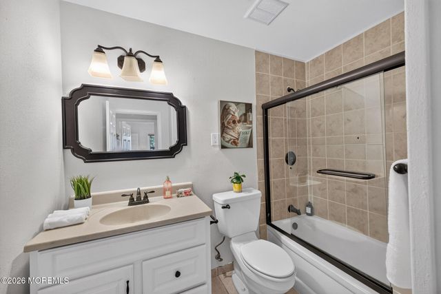 26 Inglewood Lane, Matawan, NJ 07747