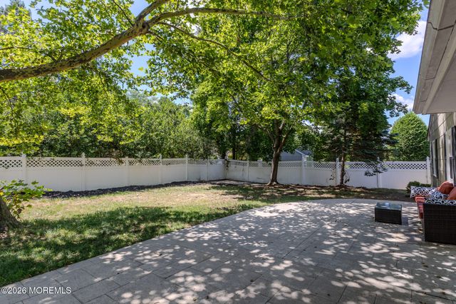 26 Inglewood Lane, Matawan, NJ 07747