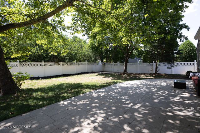 26 Inglewood Lane, Matawan, NJ 07747