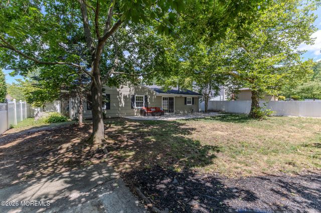 26 Inglewood Lane, Matawan, NJ 07747