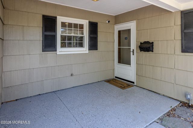 26 Inglewood Lane, Matawan, NJ 07747