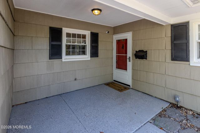 26 Inglewood Lane, Matawan, NJ 07747