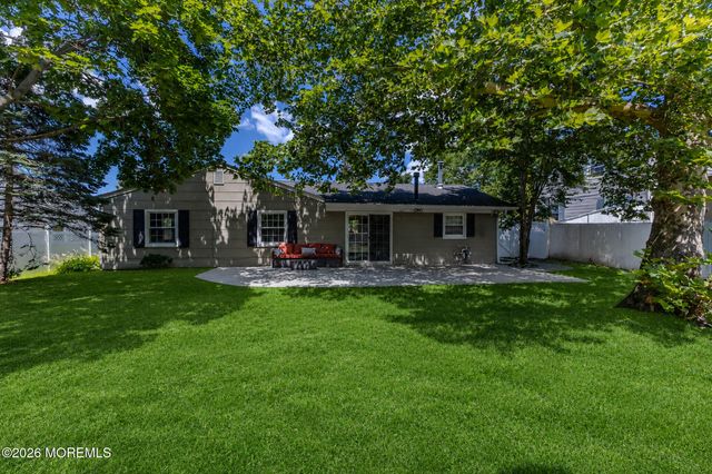 26 Inglewood Lane, Matawan, NJ 07747