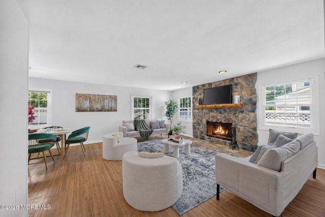 26 Inglewood Lane, Matawan, NJ 07747