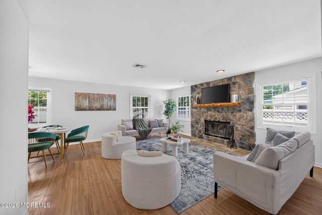26 Inglewood Lane, Matawan, NJ 07747