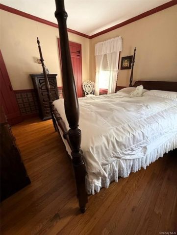 10 Phillips Street, Red Hook, NY 12571