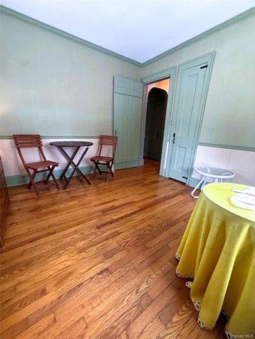 10 Phillips Street, Red Hook, NY 12571