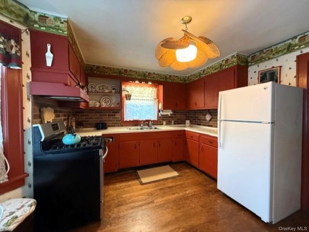 10 Phillips Street, Red Hook, NY 12571