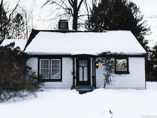 10 Phillips Street, Red Hook, NY 12571