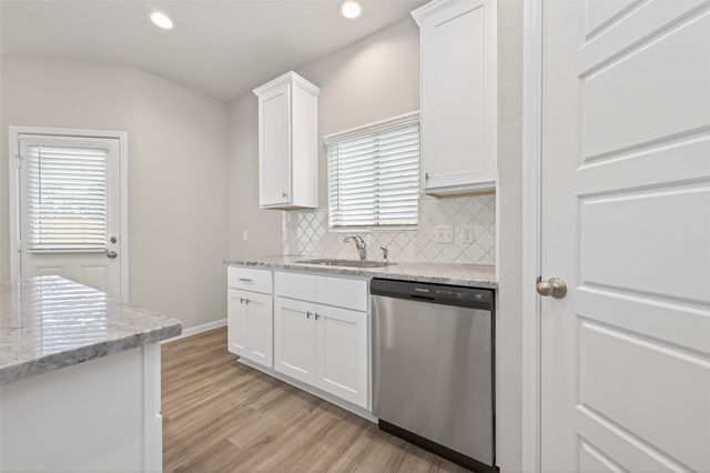 520 Emerald Thicket Lane, Houston, TX 77336