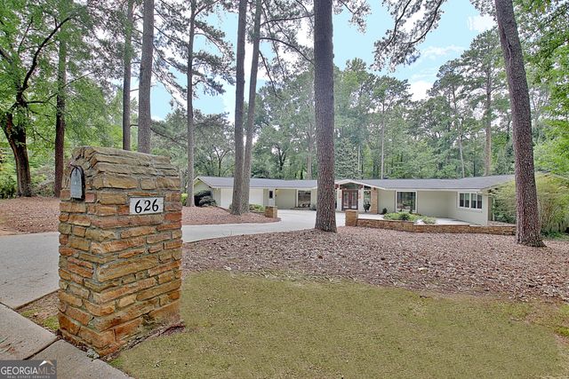 626 Golf View Drive, Peachtree City, GA 30269
