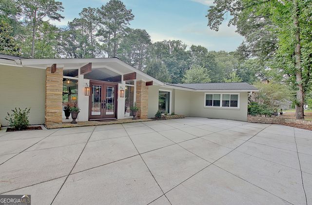 626 Golf View Drive, Peachtree City, GA 30269