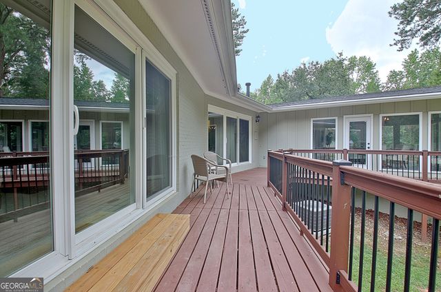 626 Golf View Drive, Peachtree City, GA 30269