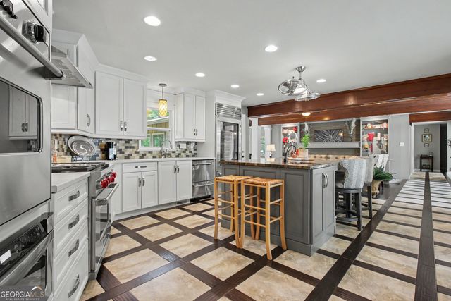 626 Golf View Drive, Peachtree City, GA 30269