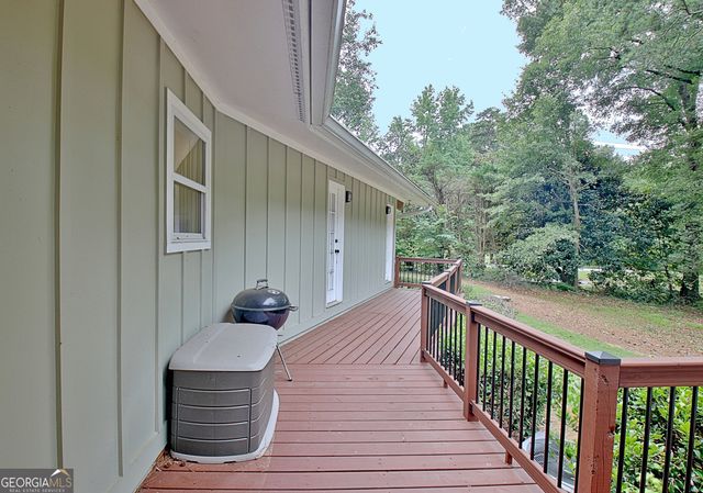 626 Golf View Drive, Peachtree City, GA 30269