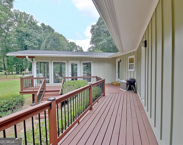 626 Golf View Drive, Peachtree City, GA 30269
