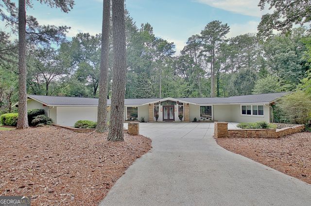 626 Golf View Drive, Peachtree City, GA 30269