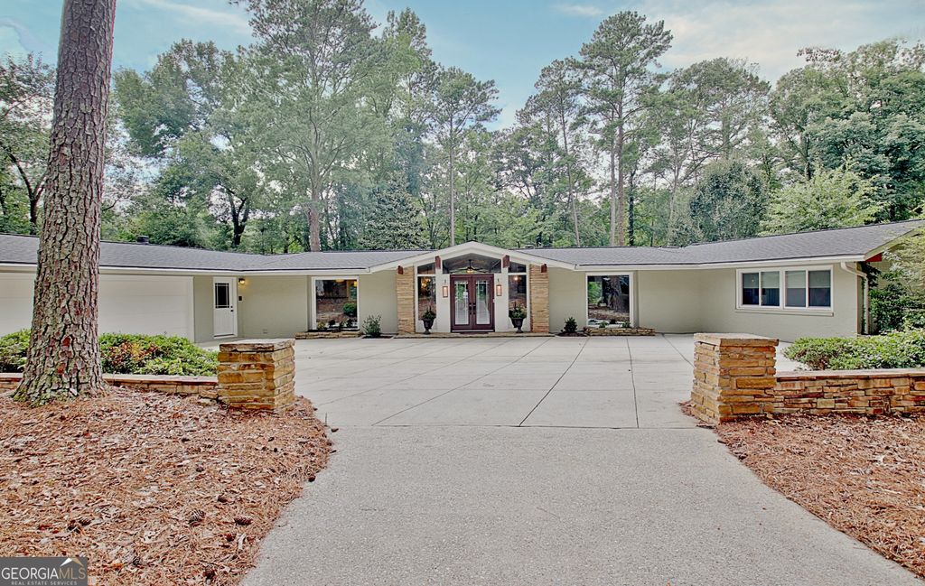 626 Golf View Drive, Peachtree City, GA 30269