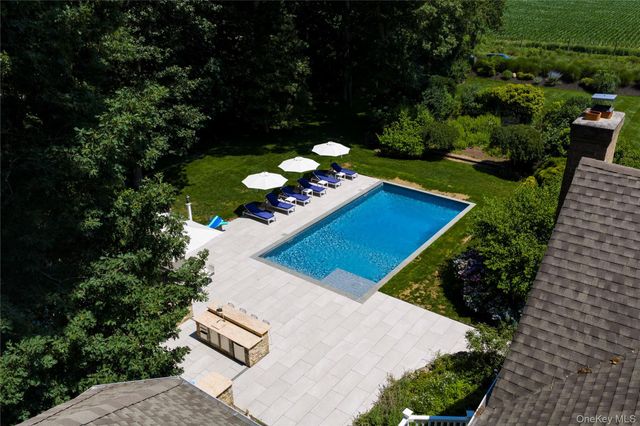 652 Noyack Path, Water Mill, NY 11976