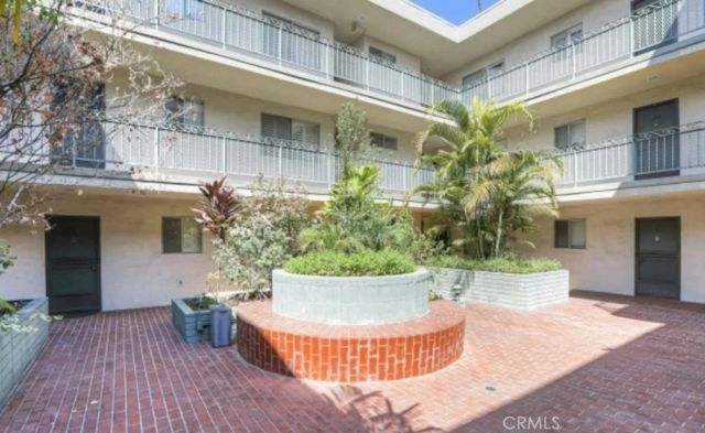 4614 Finley, Los Angeles, CA 90027