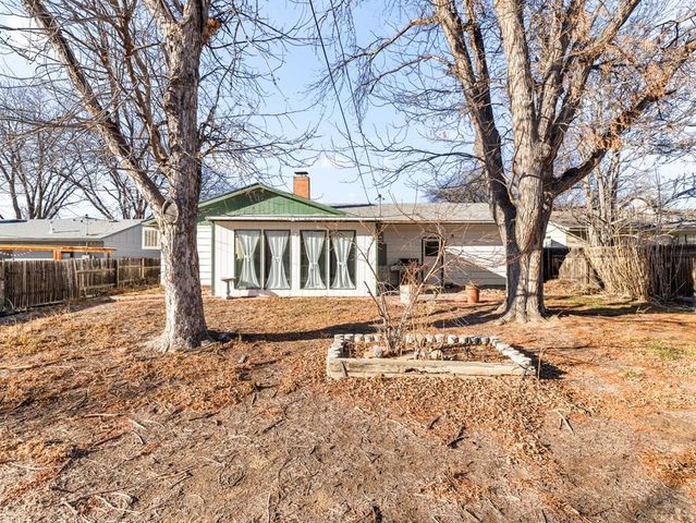 32 Scotland Rd, Pueblo, CO 81001