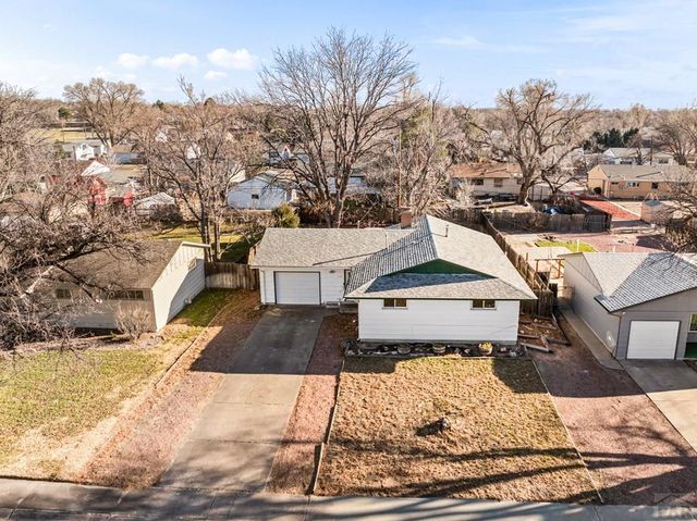 32 Scotland Rd, Pueblo, CO 81001