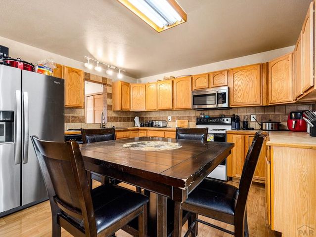 32 Scotland Rd, Pueblo, CO 81001