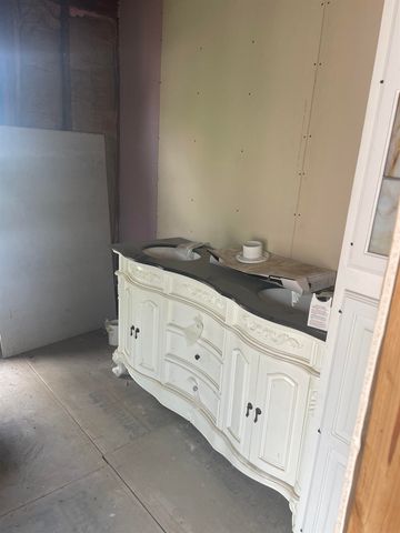 307 E 10th St, Wellington, KS 67152