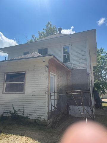 307 E 10th St, Wellington, KS 67152