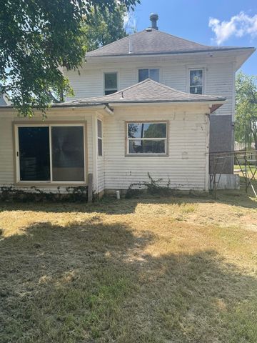 307 E 10th St, Wellington, KS 67152