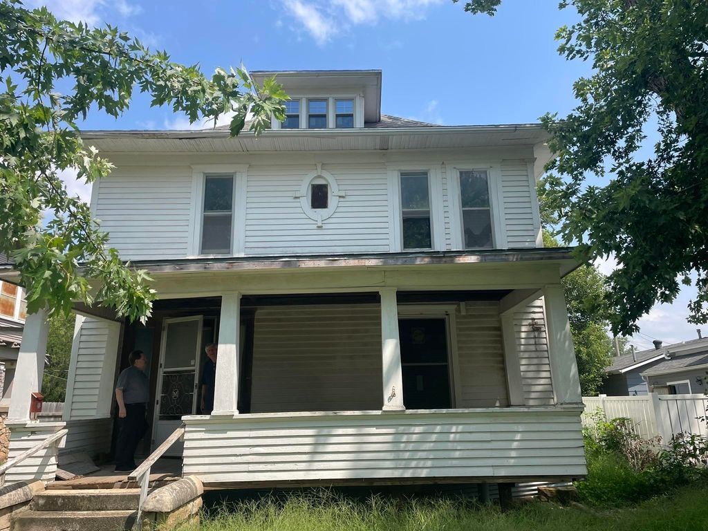 307 E 10th St, Wellington, KS 67152