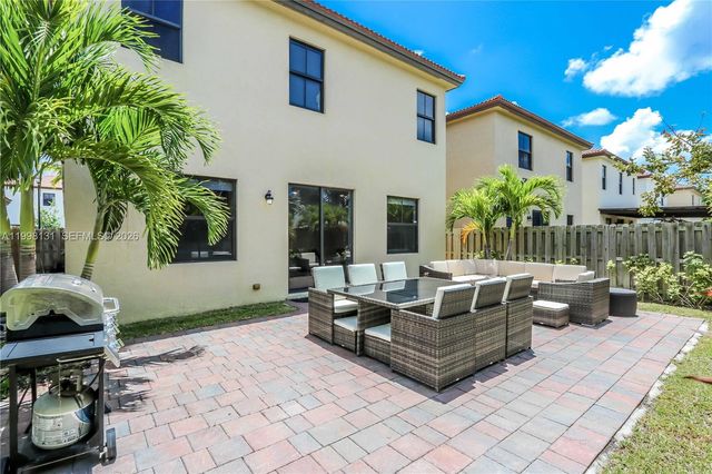 8868 NW 101st Pl, Doral, FL 33178